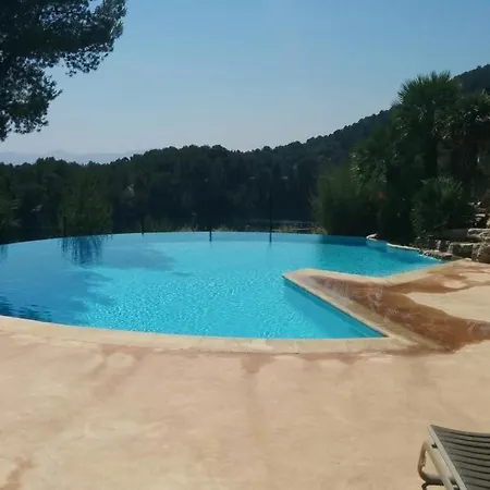 Appartement Front De Mer Avec Vue Mer Et Jardin Au Coeur De L Esterel Dans Le Plus Beau Village De Vacances D Europe Saint-Raphaël