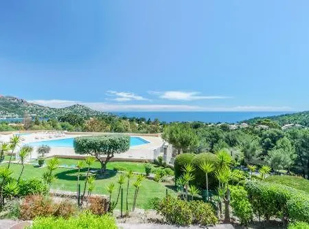 Appartement Front De Mer Avec Vue Mer Et Jardin Au Coeur De L Esterel Dans Le Plus Beau Village De Vacances D Europe * Saint-Raphaël
