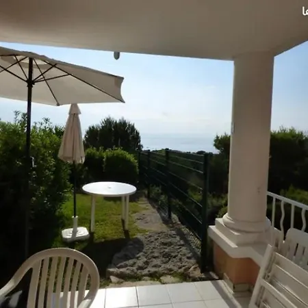 Appartement Front De Mer Avec Vue Mer Et Jardin Au Coeur De L Esterel Dans Le Plus Beau Village De Vacances D Europe Апартаменти Сен-Рафаель