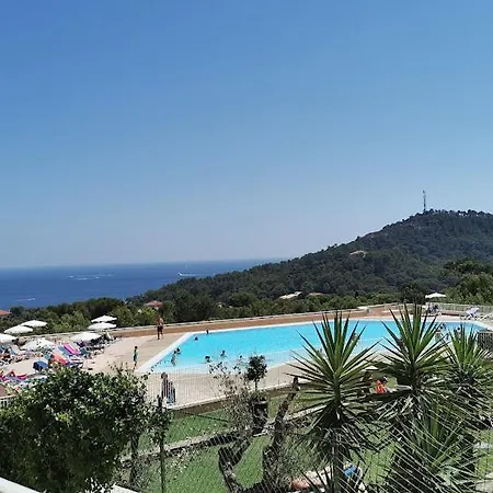 Appartement Front De Mer Avec Vue Mer Et Jardin Au Coeur De L Esterel Dans Le Plus Beau Village De Vacances D Europe *